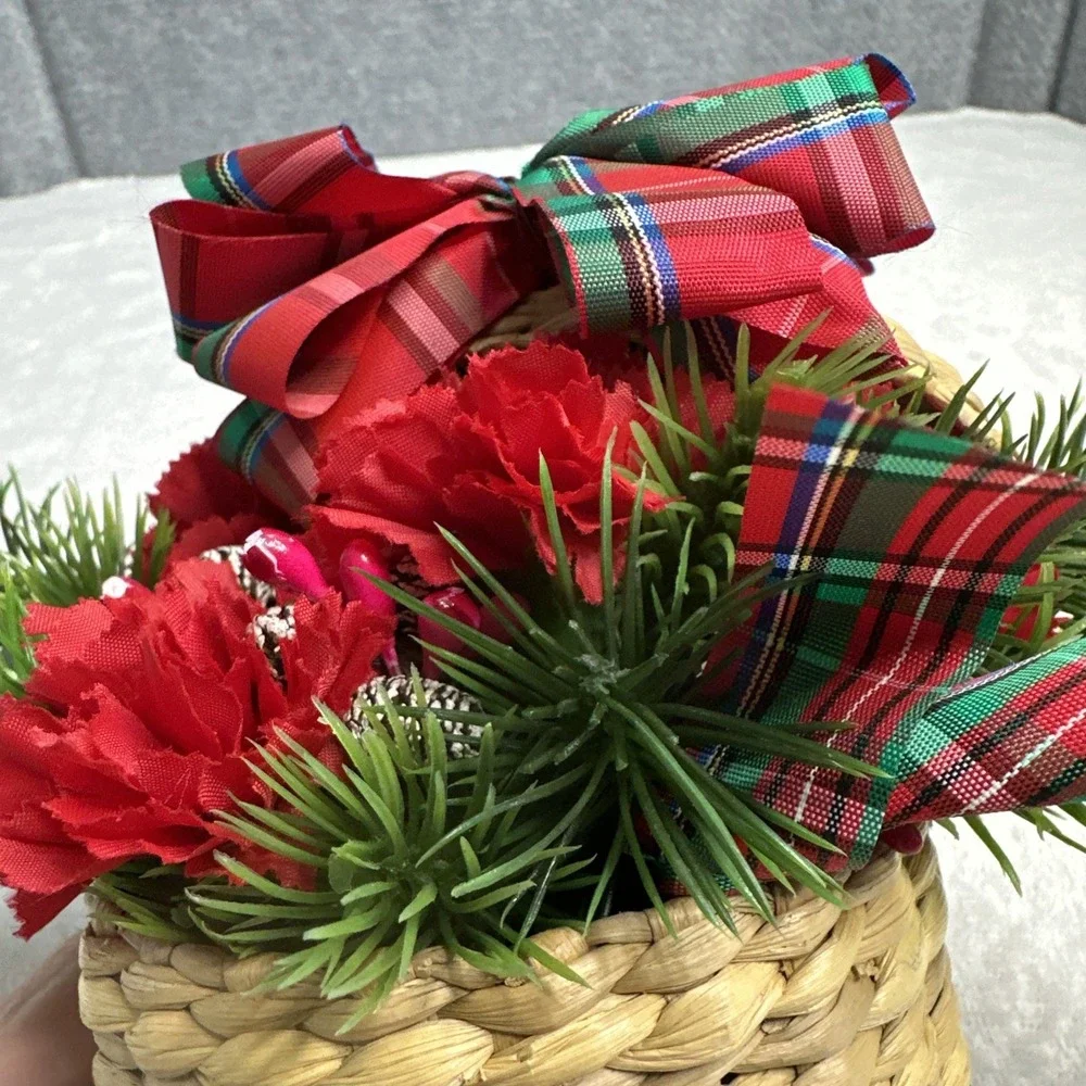 Vintage Small Wicker Christmas Basket With Floral Lid Ribbon Multicolor 4